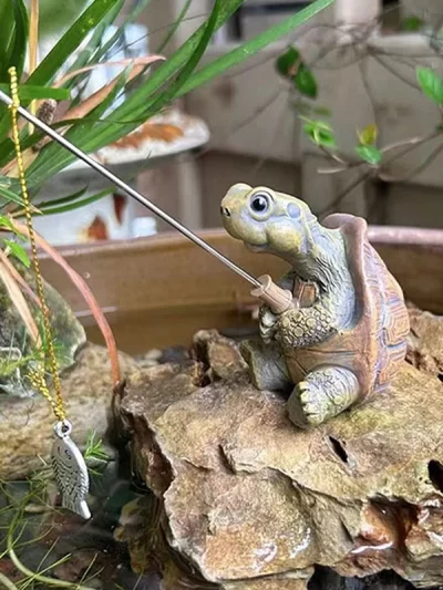 Creative Rope Fishing Turtle Statue Cute Simulation Turtle Resin Figurine Animal Sculpture Ornament Outdoor Home Garden Decor