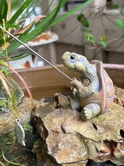 Creative Rope Fishing Turtle Statue Cute Simulation Turtle Resin Figurine Animal Sculpture Ornament Outdoor Home Garden Decor