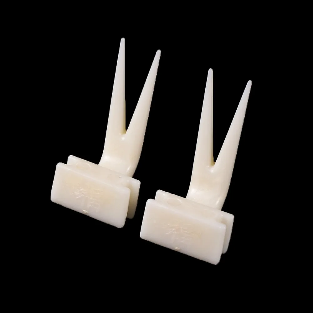 2 Pcs Bird Parrots Fruit Fork Bird Feeder Pet Bird Supplies Plastic Food Holder Feeding On Cage Convenient For Hamster Feeder - Image 15