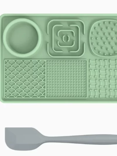 Dog licking pad, slow feeding licking pad with suction cup, suitable for food and water, silicone feeding pad