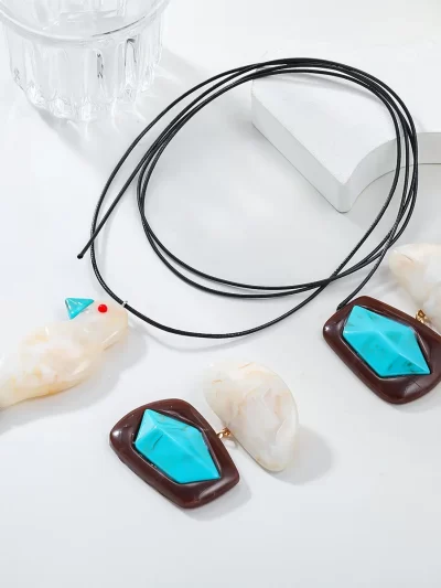 2024 New Fashion Accessories Animal Resin Little Bird Pendant Necklace for Women Girls Bohemian Style Charm Jewelry Gifts