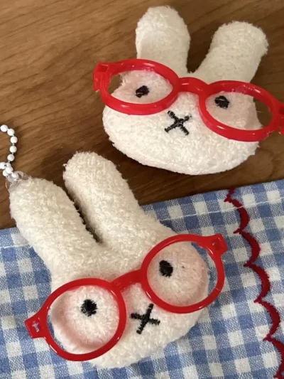 Retro Red Glasses MiffyRabbit Doll Pendent Keychain Cartoon Rabbit Doll Brooch Girls Bag Accessories Pendant Keychains Brooch