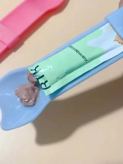 Pet Supplies Cat Strip Squeeze Spoon Cat Strip Feeder for Lickable Wet Cat Treats Pet Liquid Snack Feeding Tool Cat Feeder